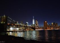 Nowy Jork co warto zobaczyć Brooklin Bridge nocą