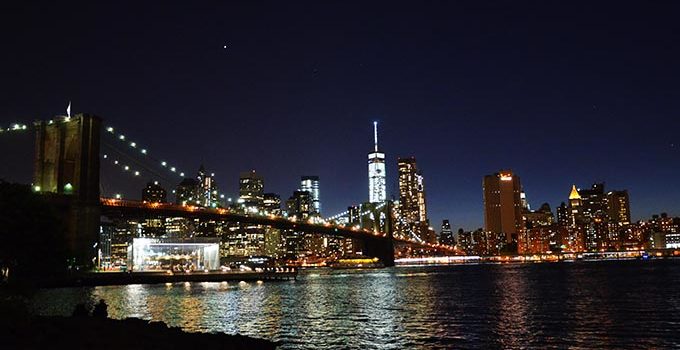 Nowy Jork co warto zobaczyć Brooklin Bridge nocą
